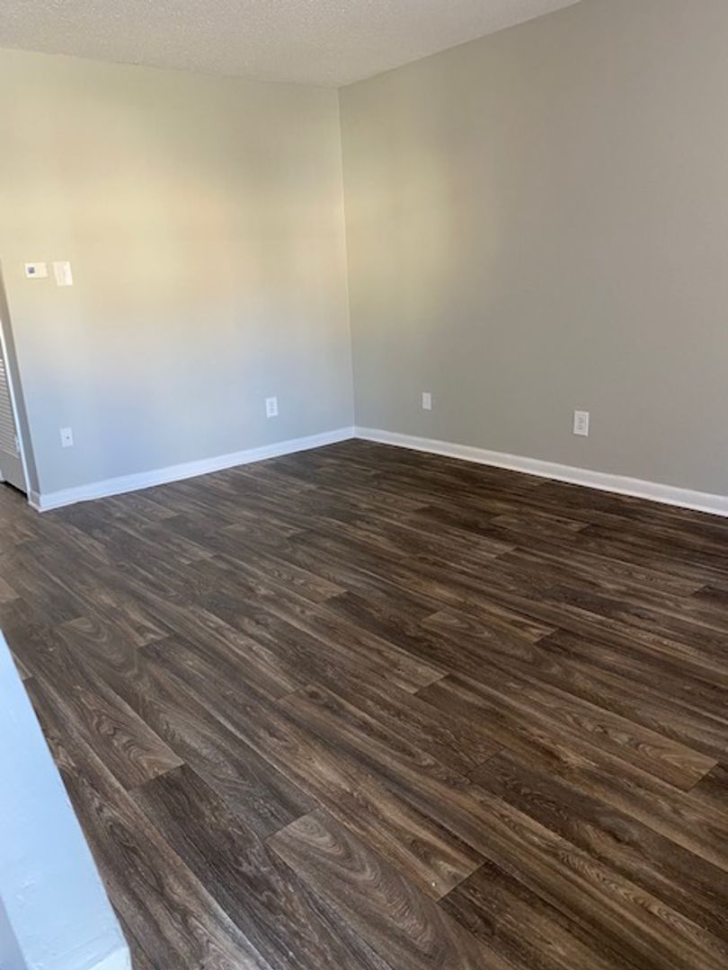 Warner Robins Apartment: 907 Corder Road