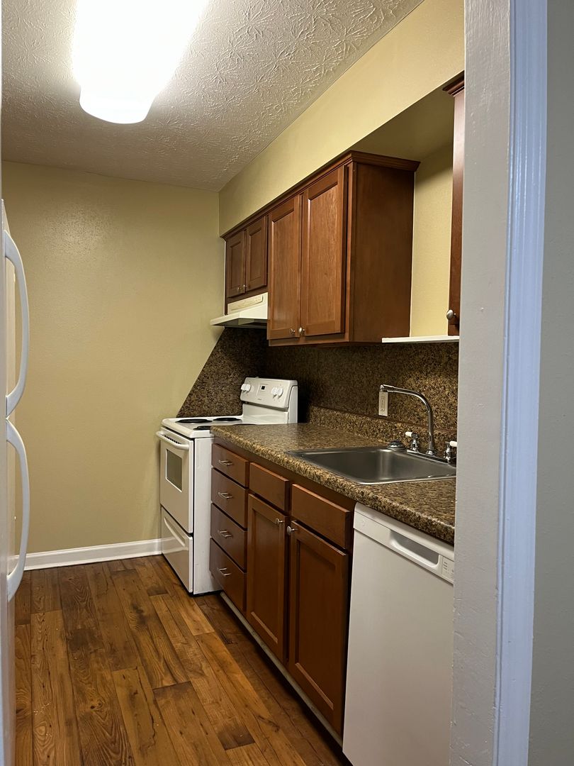 Lagrange Apartment: 1246 Mooty Bridge Road