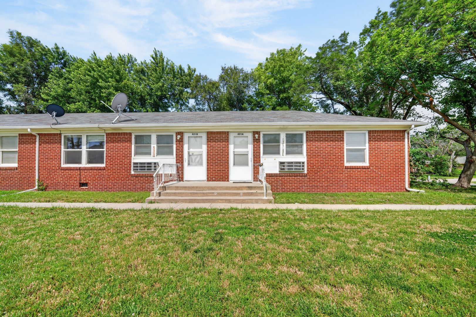 Newton Apartment: 421 SE 11th