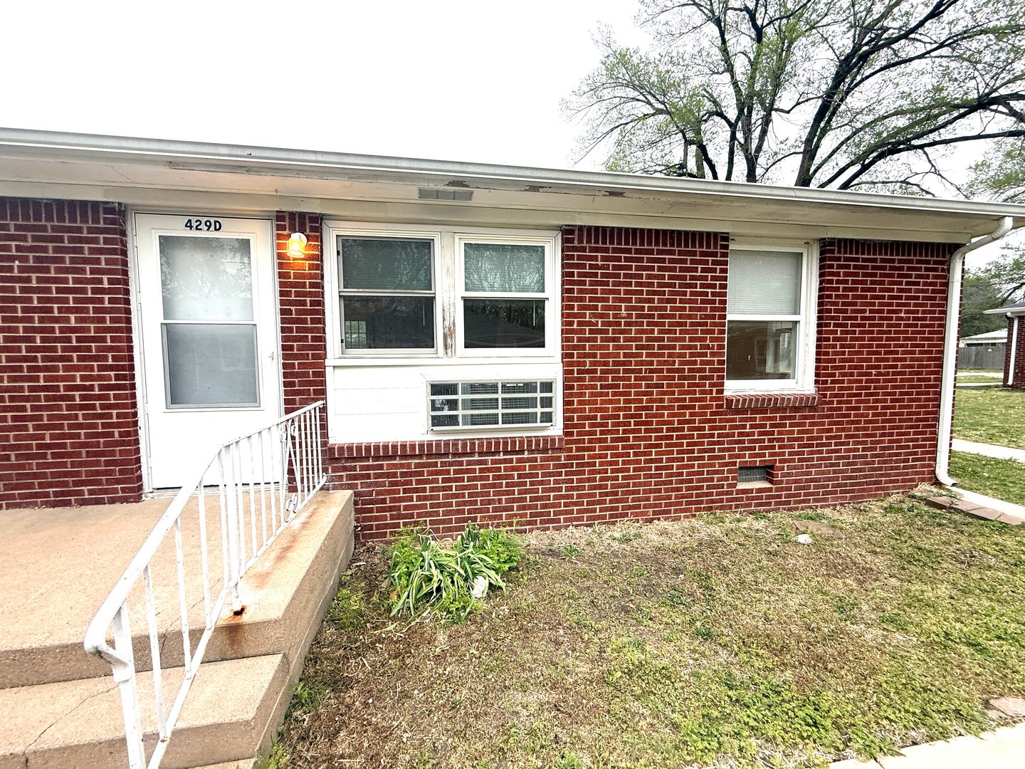 Newton Apartment: 429 SE 11th