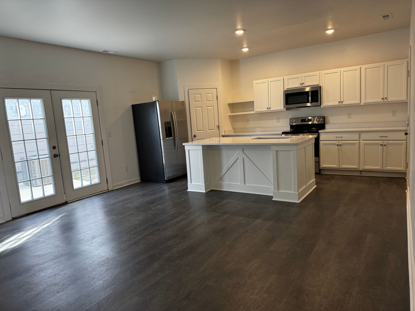 Valley Center Apartment: 225-229 W 3rd St