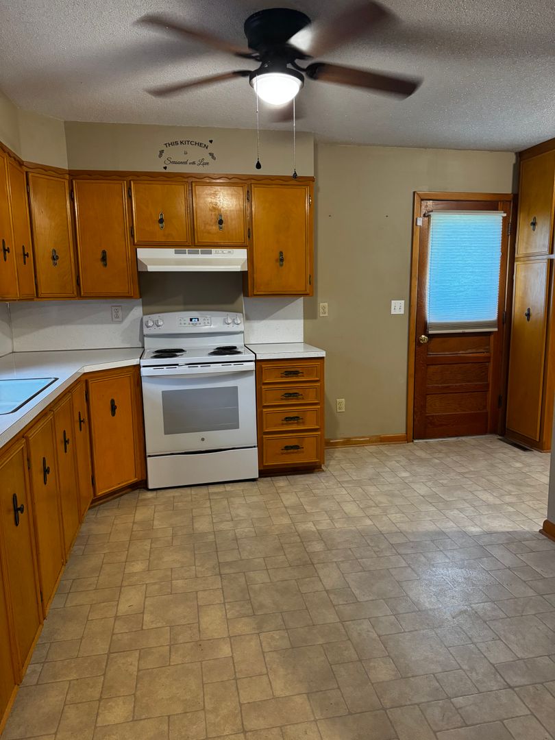 Clearwater House: 119 S Byers Ave