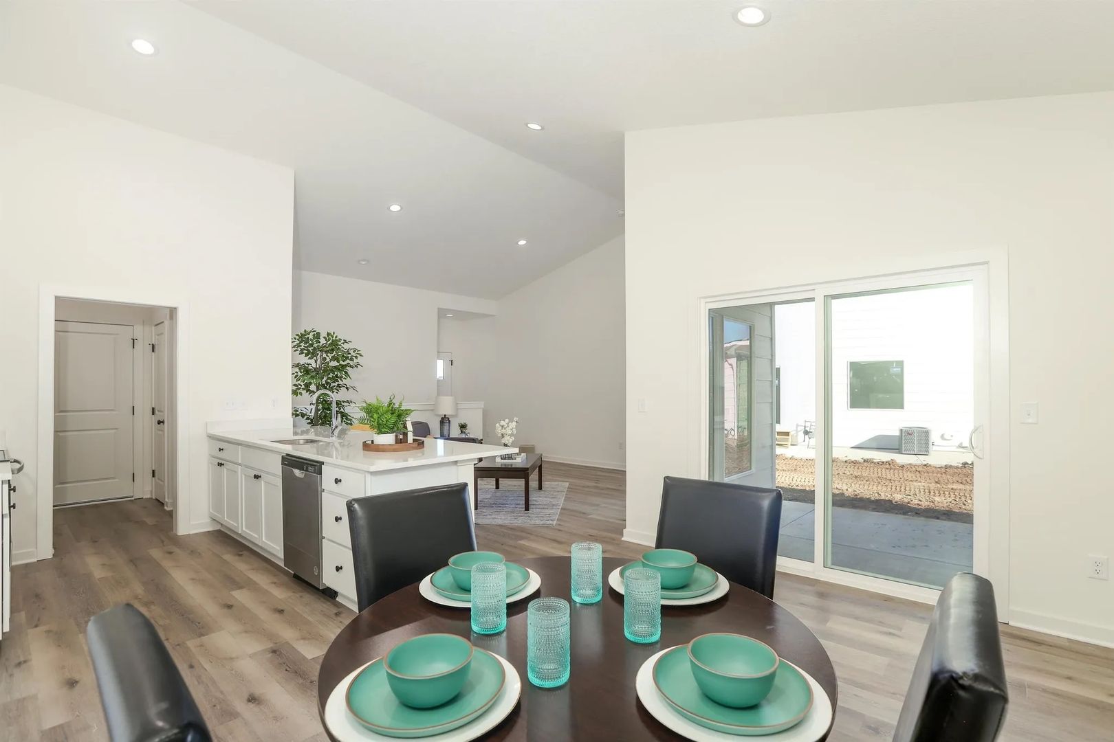 Bel Aire Multiplex: 5314-5316 Pinecrest St