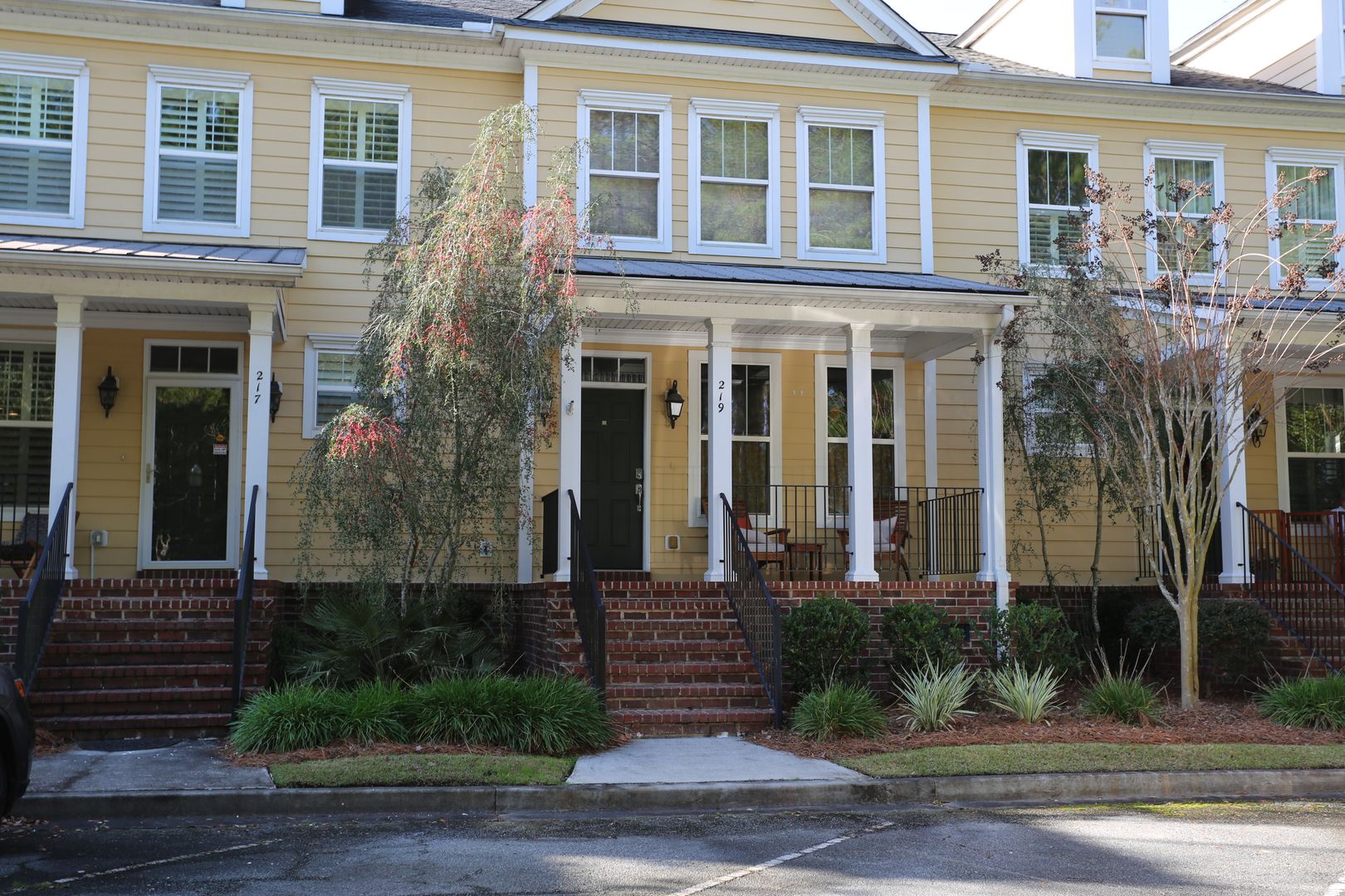 Pooler Townhome: 219 Lake View Dr