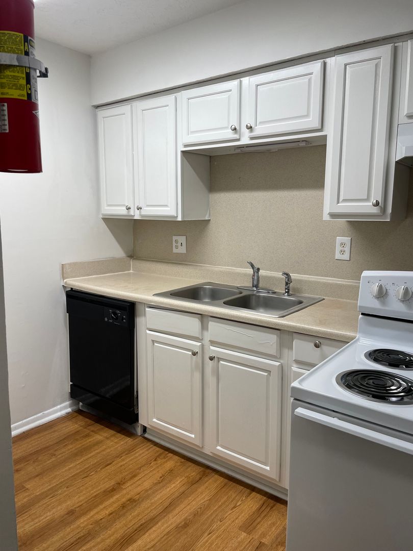 Phenix City Apartment: 2514 S. Seale Rd Apt P-H2