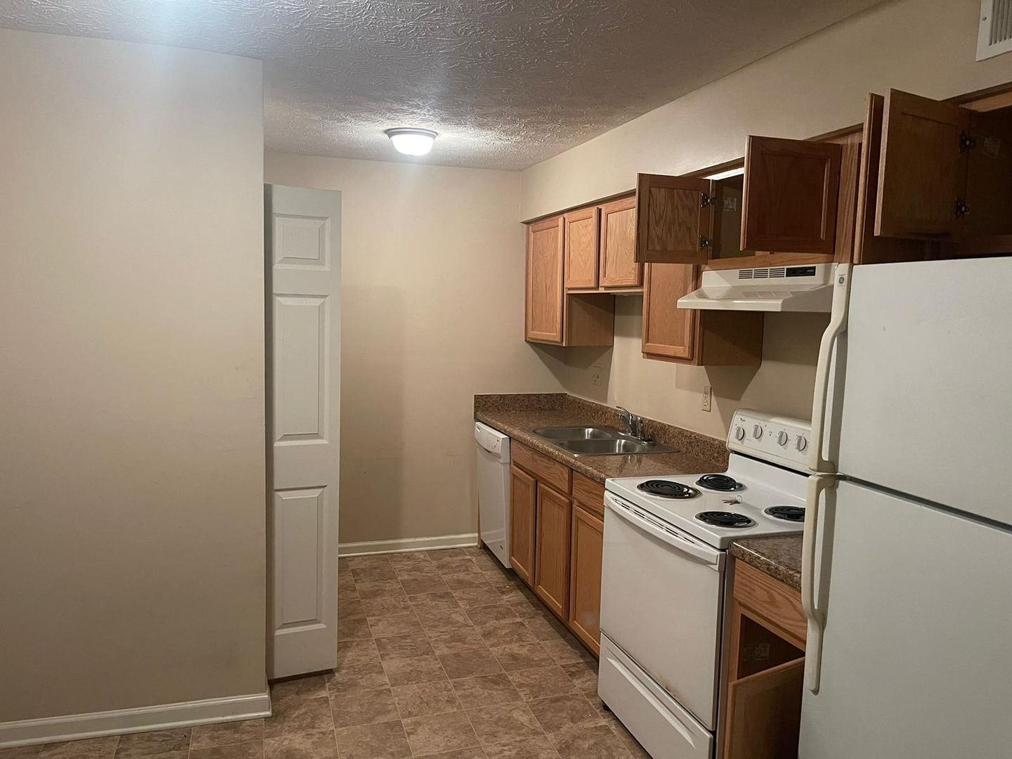 Phenix City Apartment: 2514 S. Seale Rd Apt P-B6
