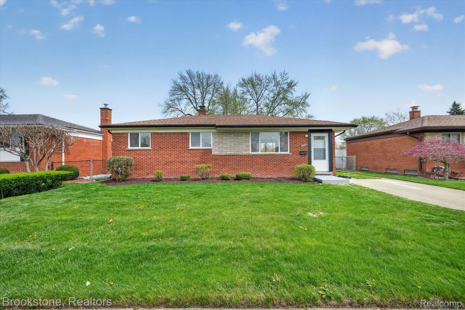 Warren House: 30428 Iroquois Drive