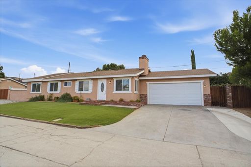 Beautifully Upgraded Single-Story 4 Bedroom Home for Lease in Castaic!