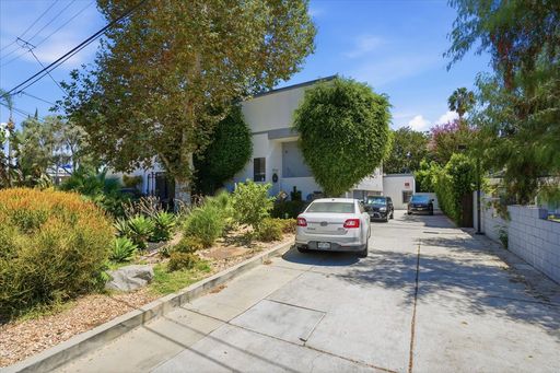 Beautiful 1-Bedroom, 1-Bathroom Home with Private Backyard! – photo 1