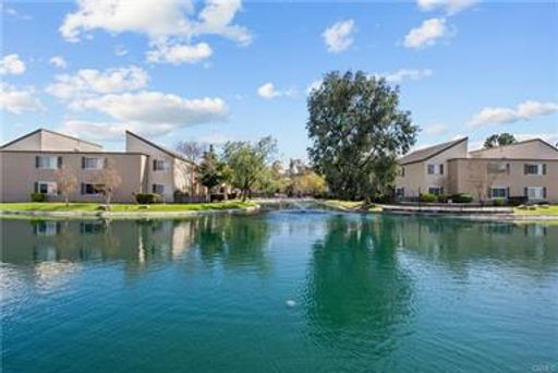 Beautifully Upgraded Lower-Level Condo in Lakeshore, Valencia!