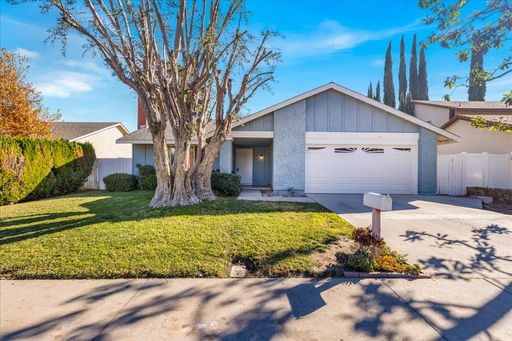 Beautiful Single-Story Home in the Heart of Valencia! – photo 1