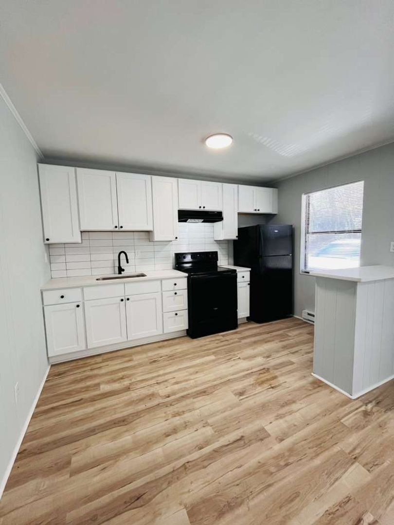 Winston Salem Apartment: 4239 Brownsboro Rd