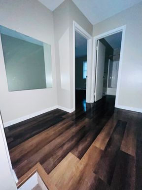 2 Bedroom 1 Bath Town home. Very spacious and isolated – photo 1