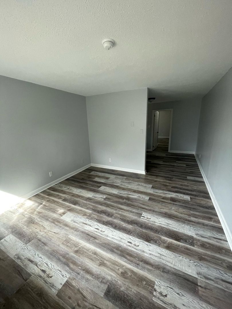 Winston-Salem Apartment: 1111 Salem Valley Rd