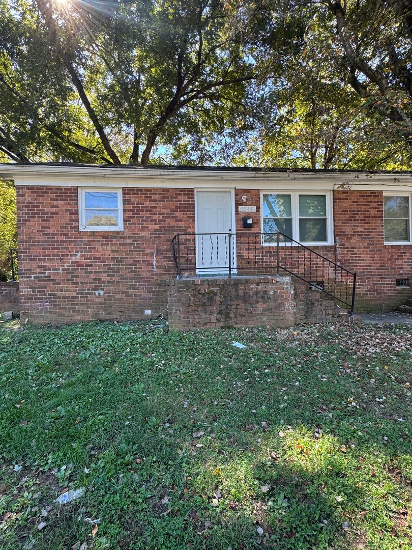 Winston Salem House: 1346 Diggs Blvd