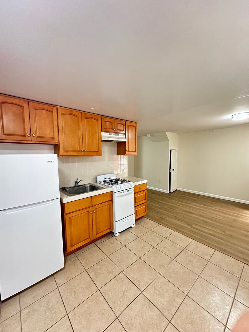 San Francisco Apartment: 1018, 1020 Bush Street (1018rc)