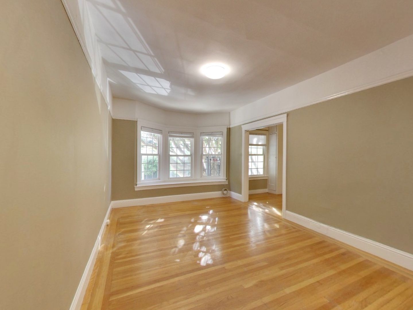 San Francisco Apartment: 2474 Washington Street (1254r)