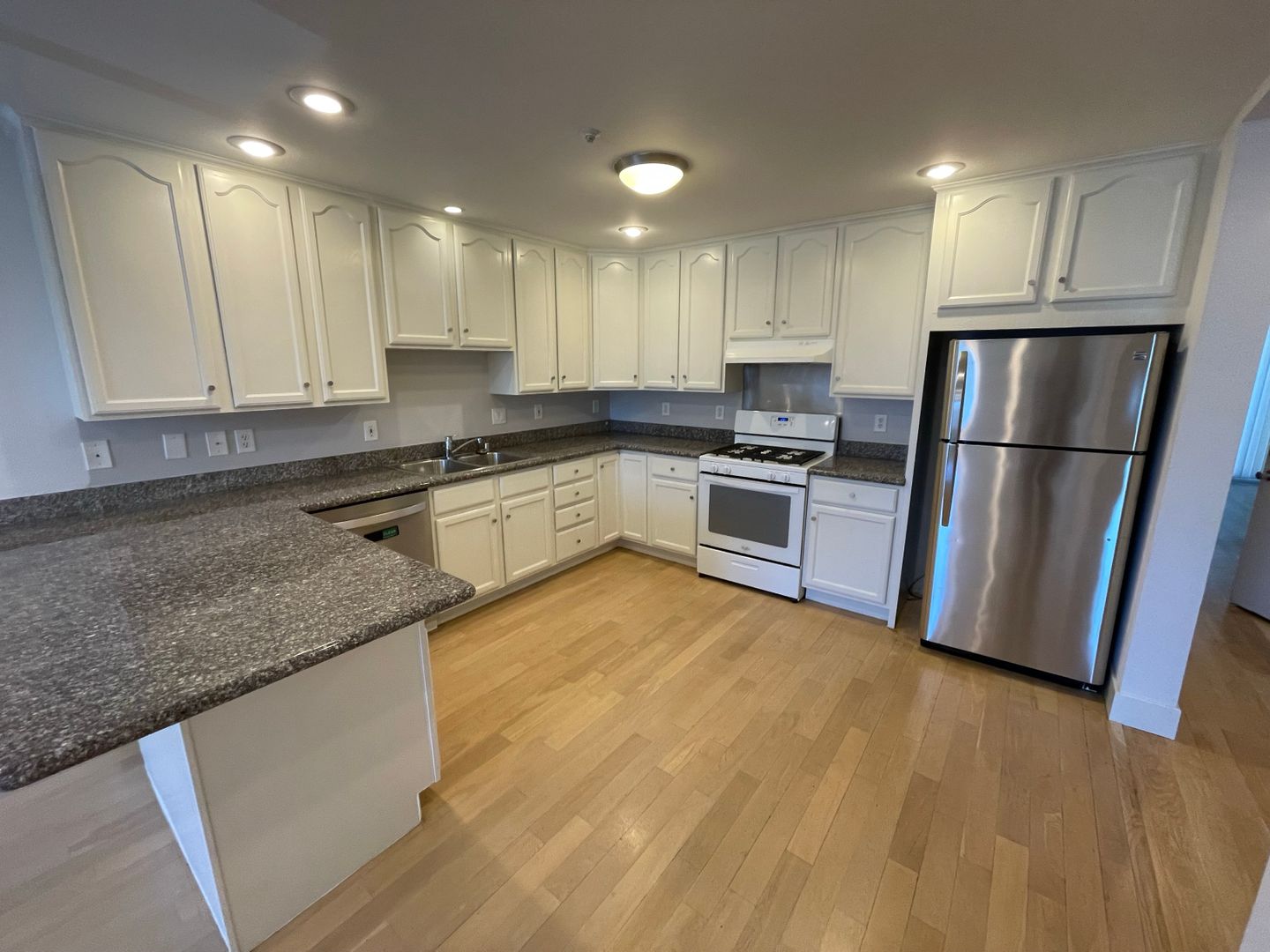 San Francisco Apartment: 1670 Kirkwood Avenue (1329r)