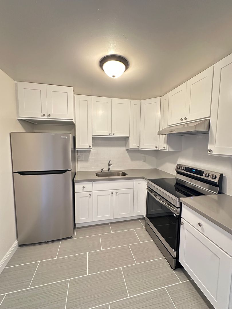 San Francisco Apartment: 4220 Cesar Chavez Street (307r)