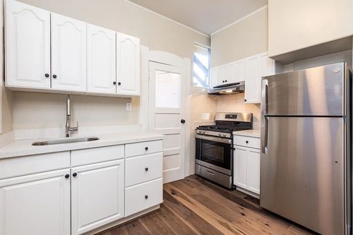 Light-filled 1 BR Apt w/ In-Unit Washer and Dryer | Mission District – photo 1