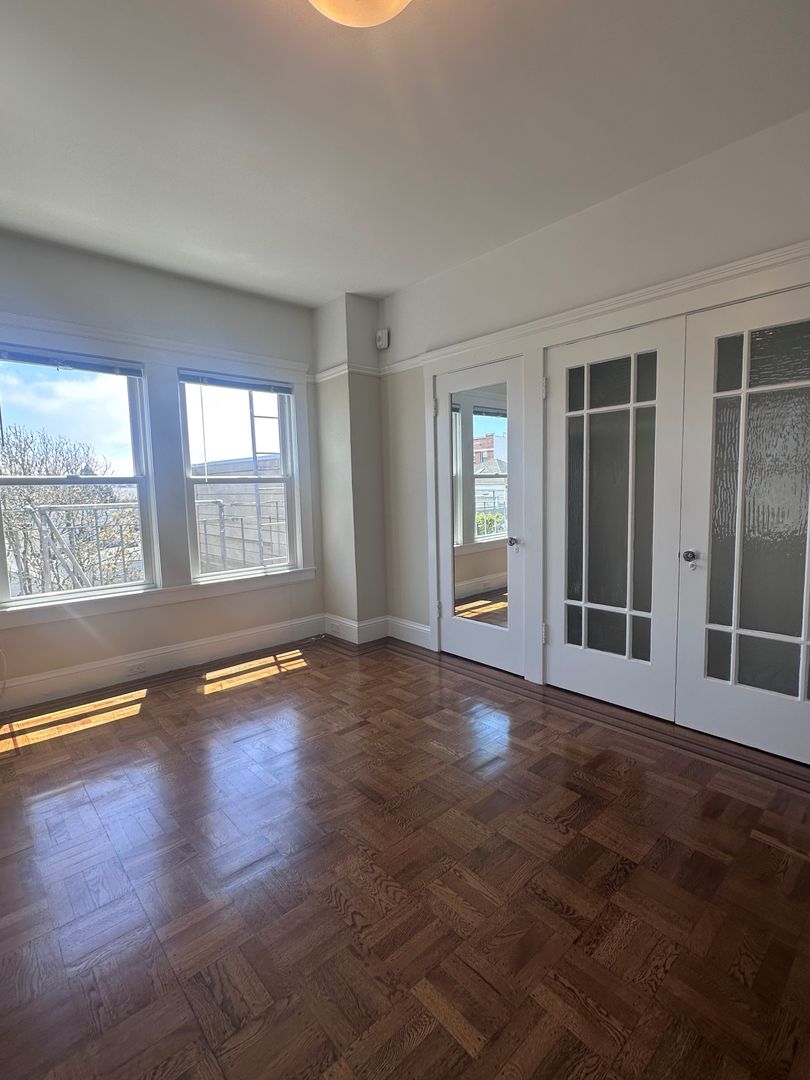 San Francisco Apartment: 2563 Clay Street (1122r)