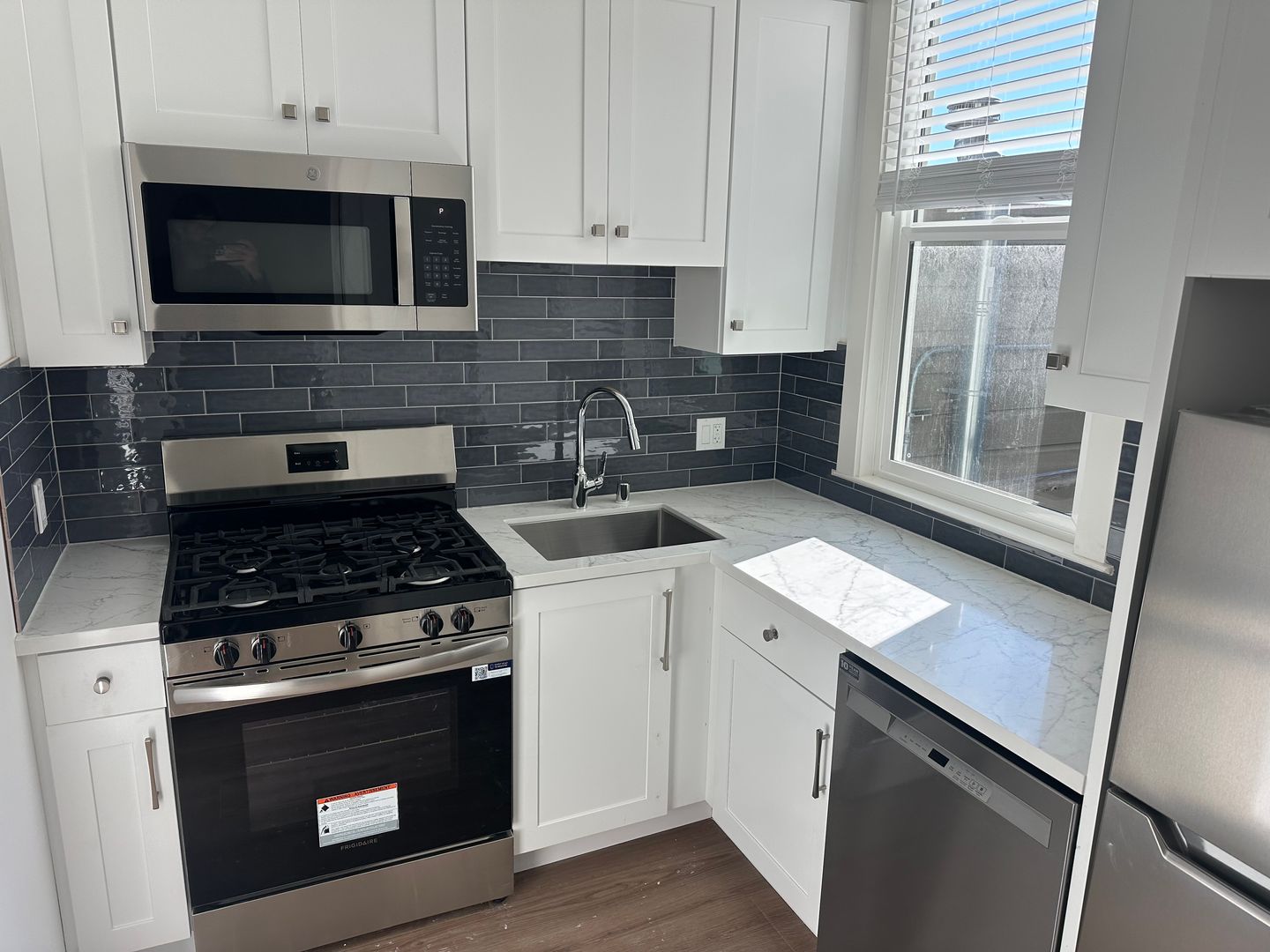 San Francisco Apartment: 1487 Sacramento Street/ 1198 Hyde Street (7035rc)