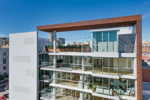 Bright SoMa Studio with Floor-to-Ceiling Windows & In-Unit Laundry – photo 1