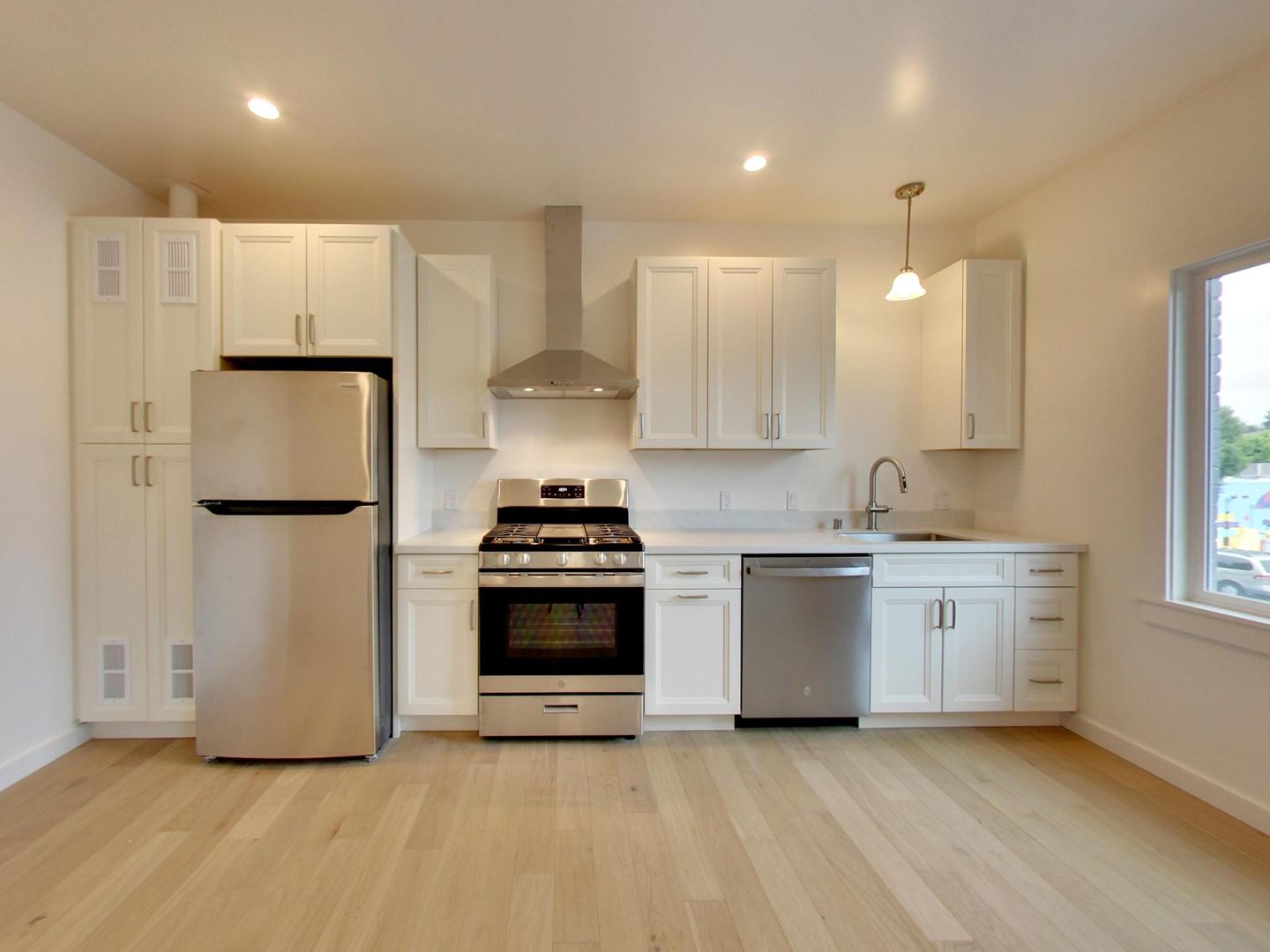 Burlingame Apartment: 1140 Chula Vista Avenue