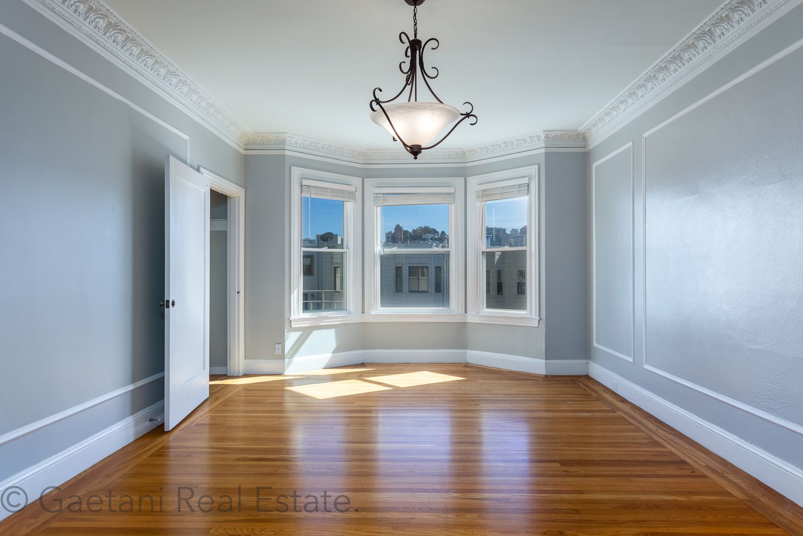 San Francisco Apartment: 1355 Bay Street (930r)