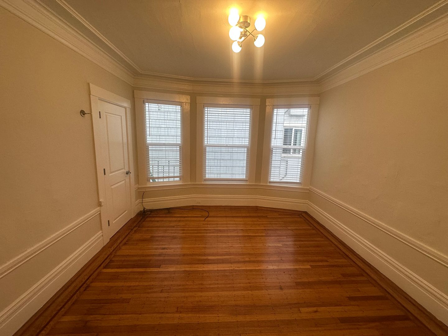 San Francisco Apartment: 1487 Sacramento Street/ 1198 Hyde Street (7035rc)