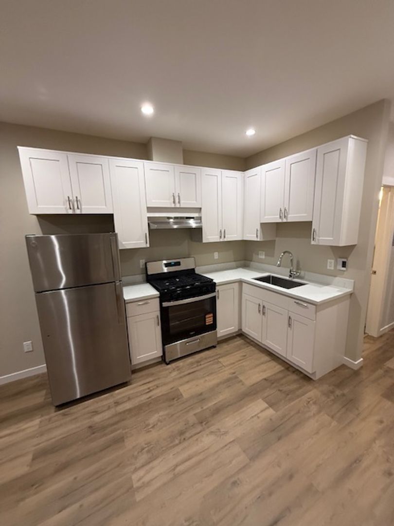 San Francisco Apartment: 2340 Union Street (1369r)