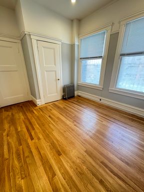 1BR w/ Updated Kitchen, & Laundry On-Site in Central Location (Lower Nob Hill) – photo 1