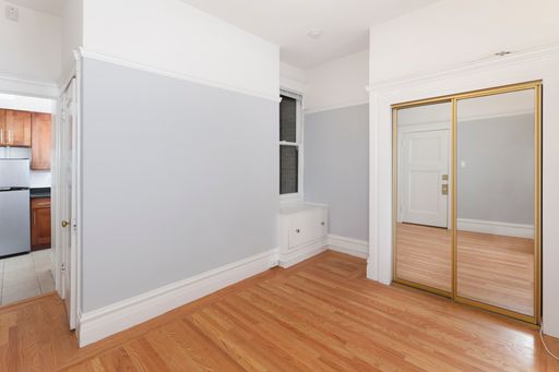 Charming 1BR w/ Laundry On-Site in Central Location (Lower Nob Hill) – photo 1
