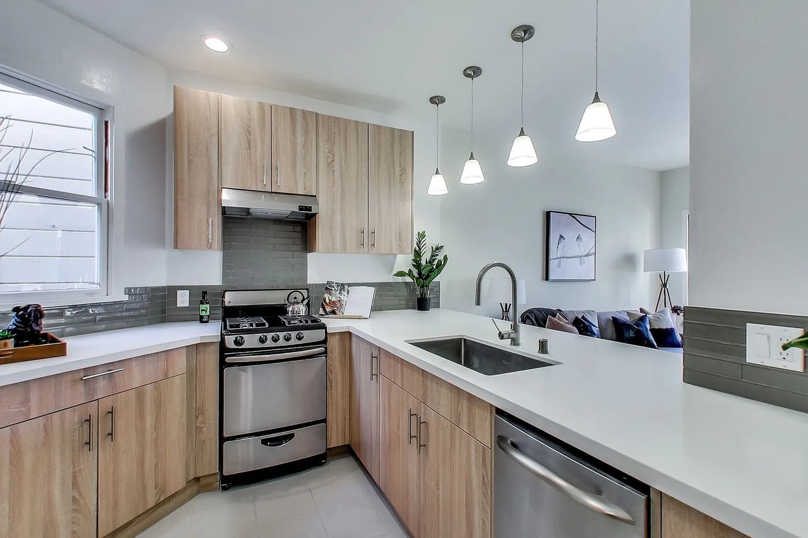 San Francisco Apartment: 1127-1133 Kearny Street (1295r)