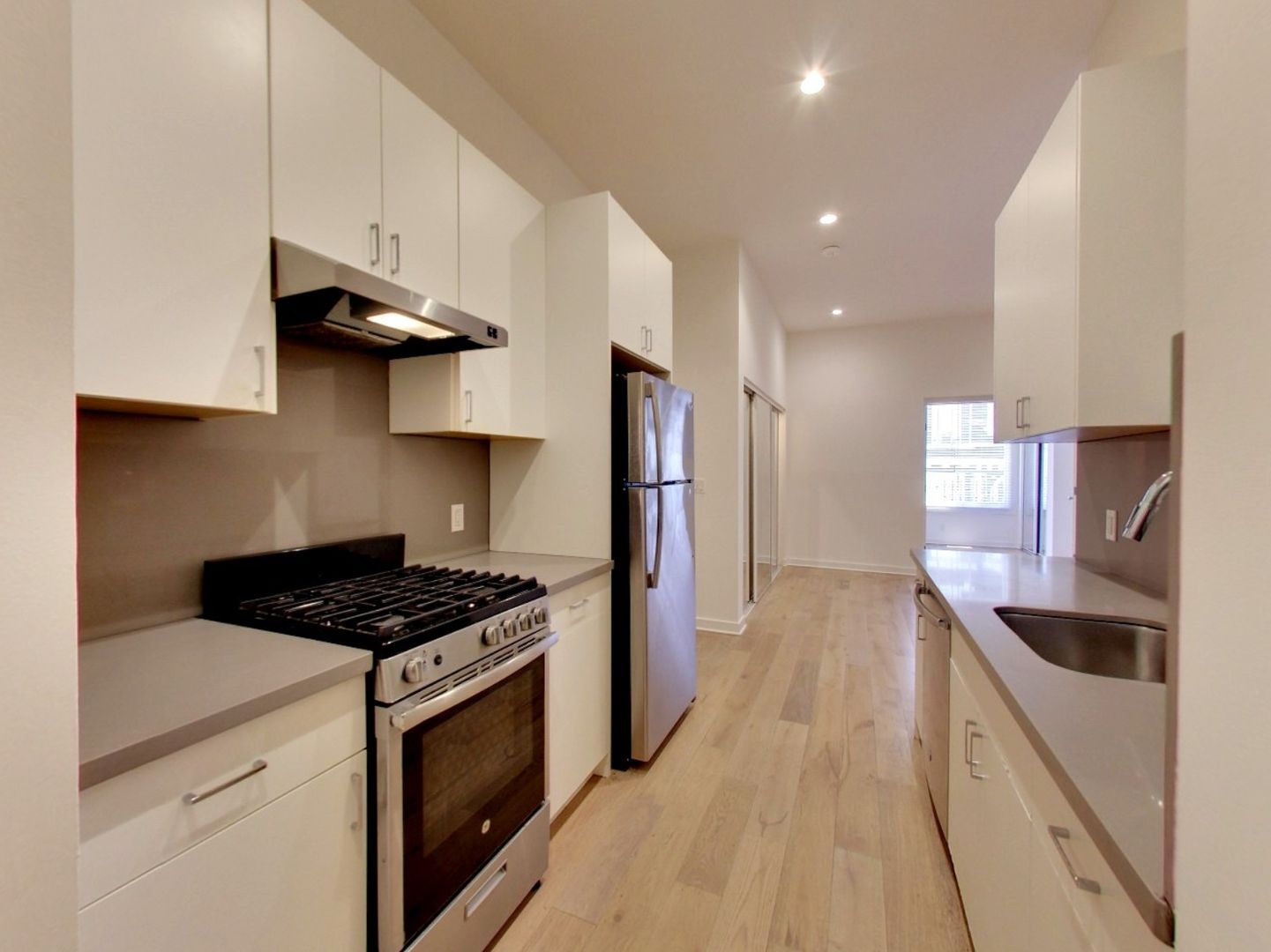 San Francisco Apartment: 1560 Sacramento Street (1300r)