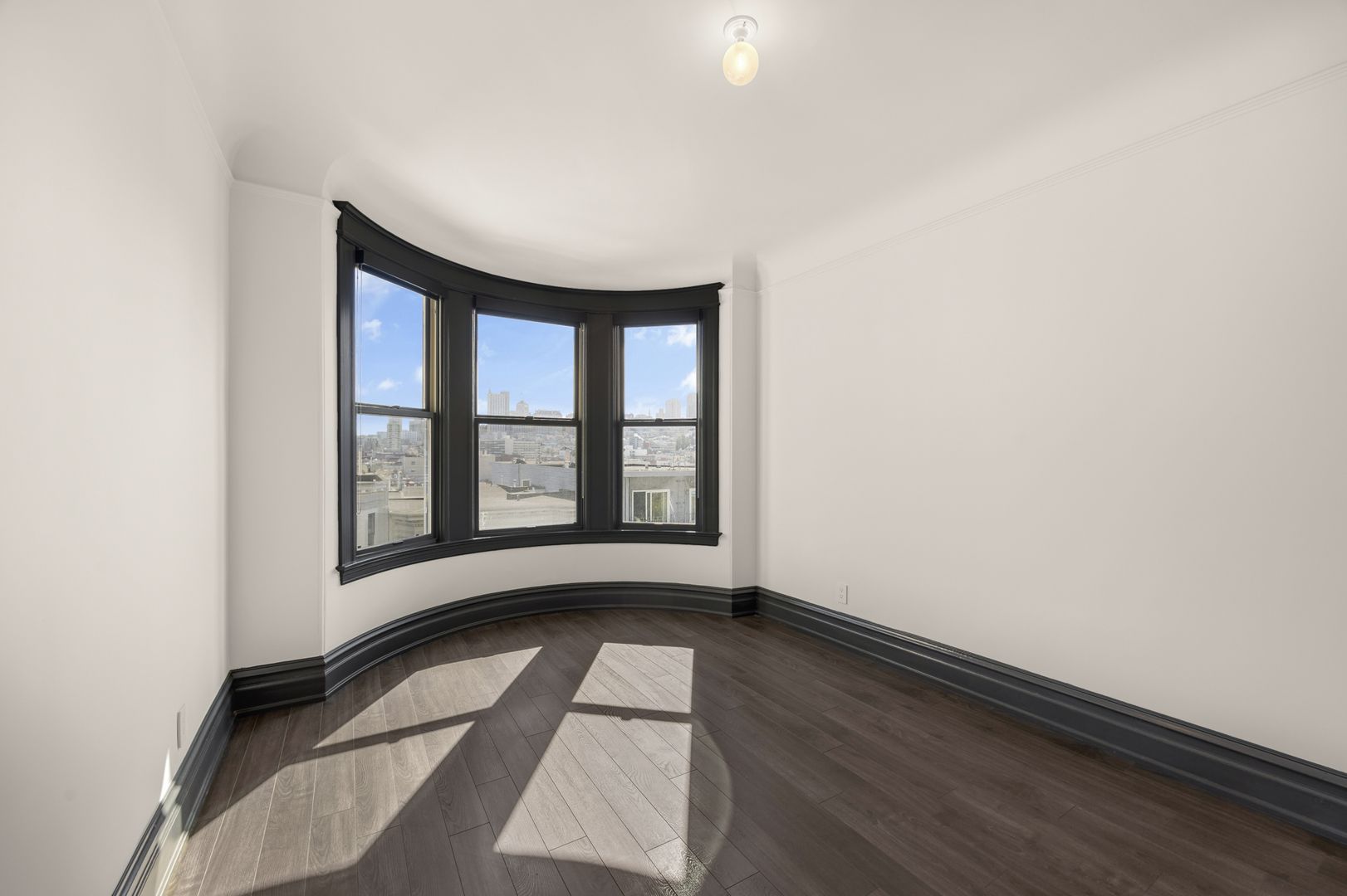 San Francisco Apartment: 558-560 Greenwich Street (1067r)