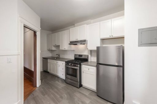Large Top Floor 1 BR Apt in Downtown Oakland near Lake Merritt! – photo 1