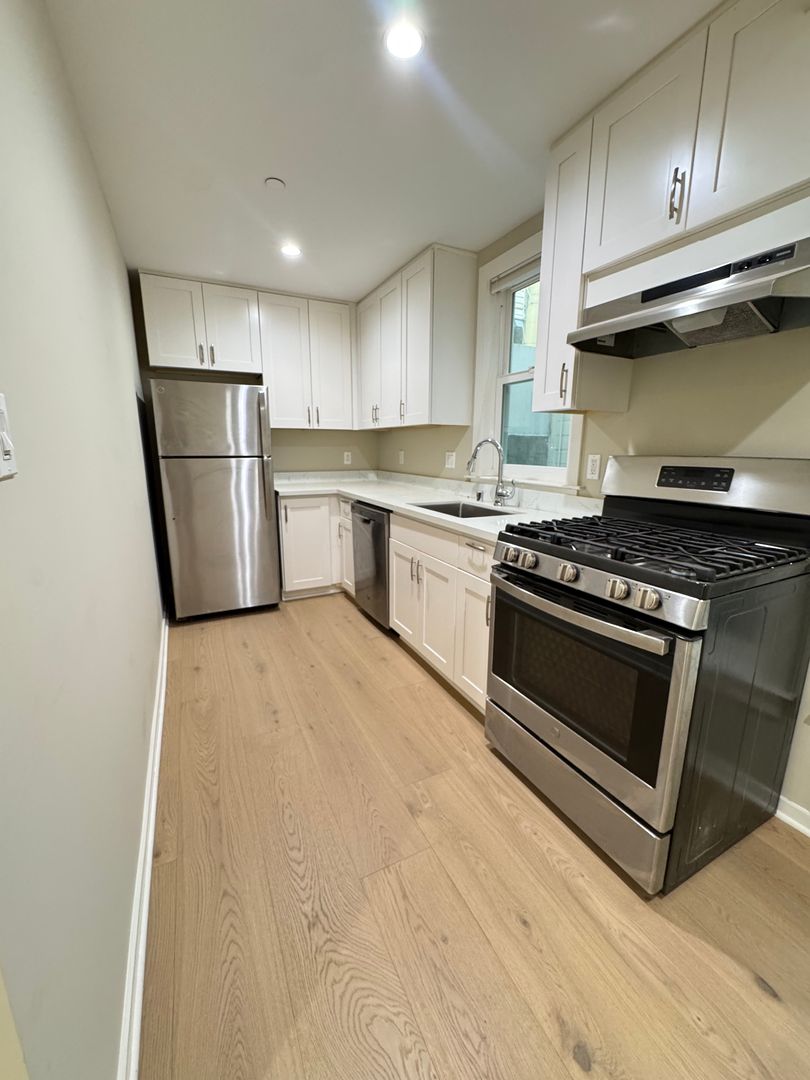 San Francisco Apartment: 2340 Union Street (1369r)