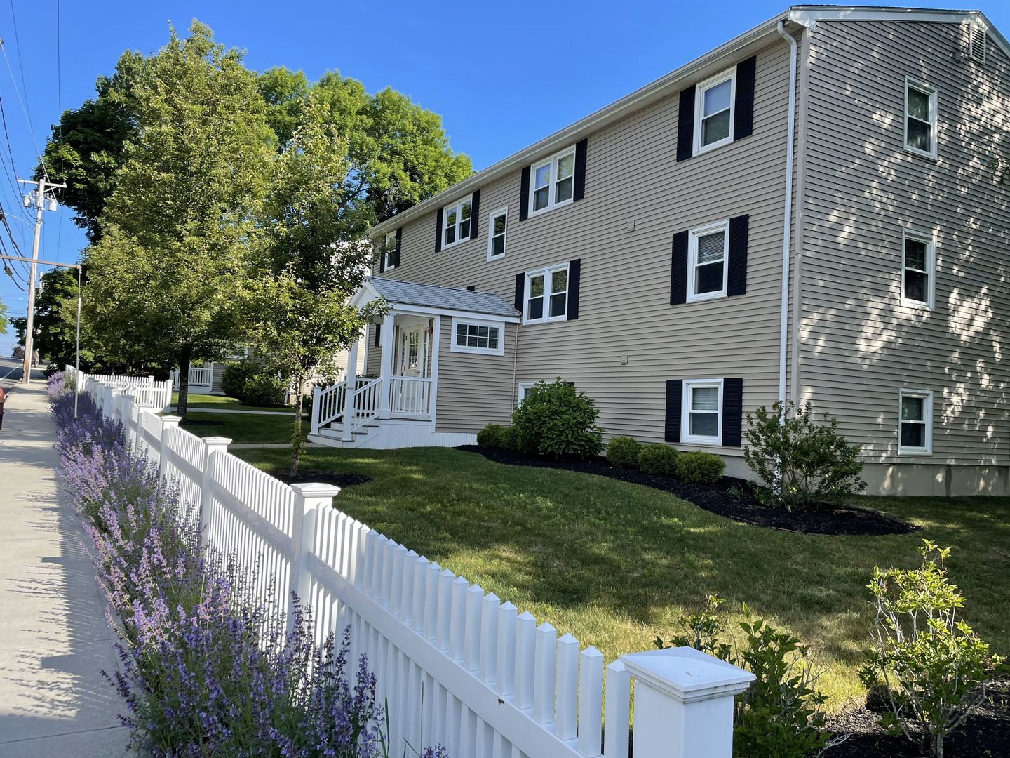 Newburyport Apartment: 400-402 Merrimac Street