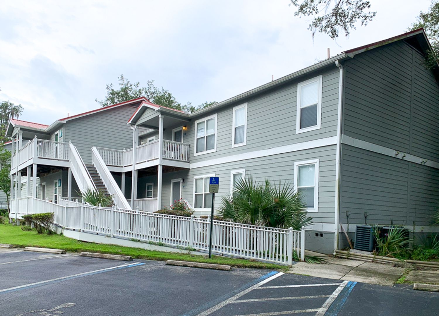 Gainesville House: 2905 SW Archer Road