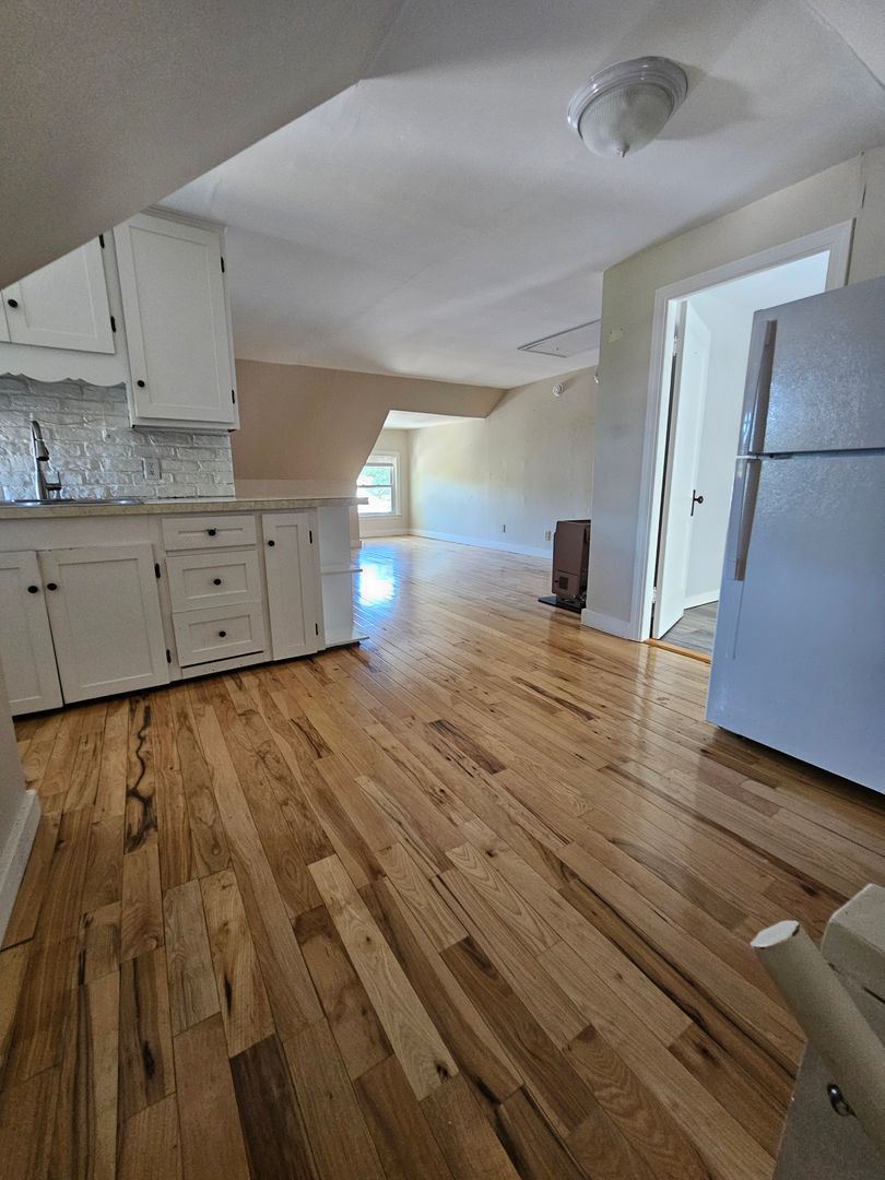 Manchester Apartment: 696 Hevey St