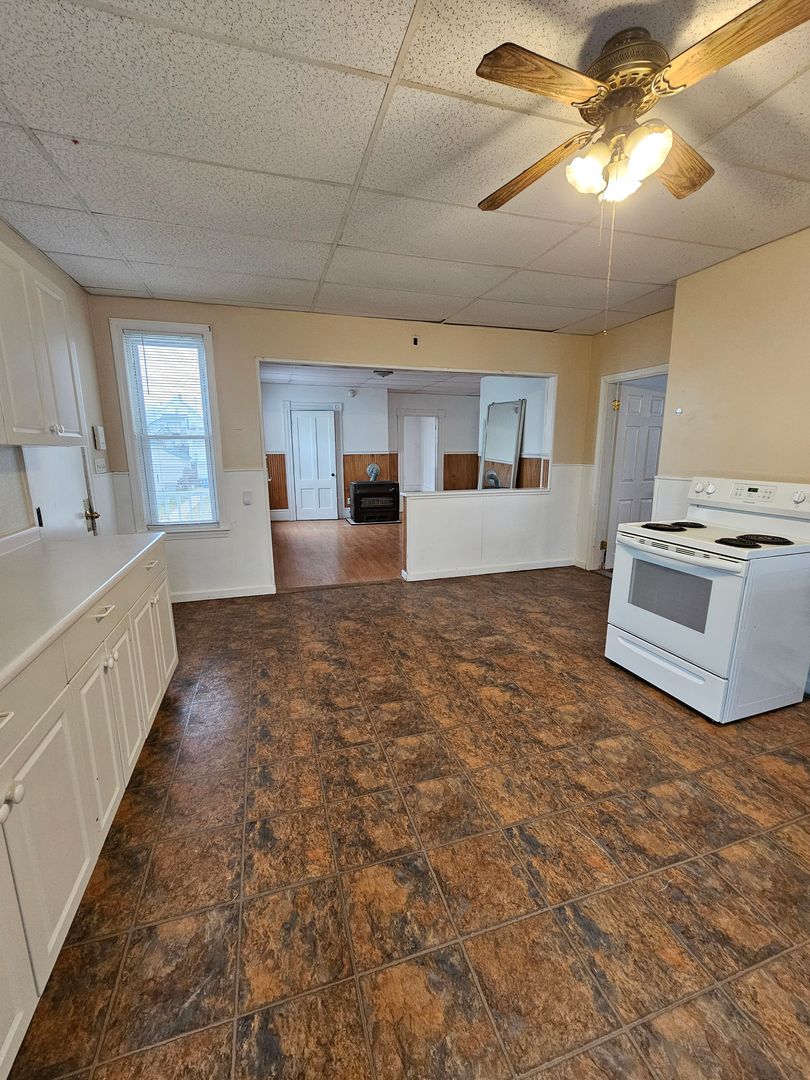 Manchester Apartment: 495 Rimmon St