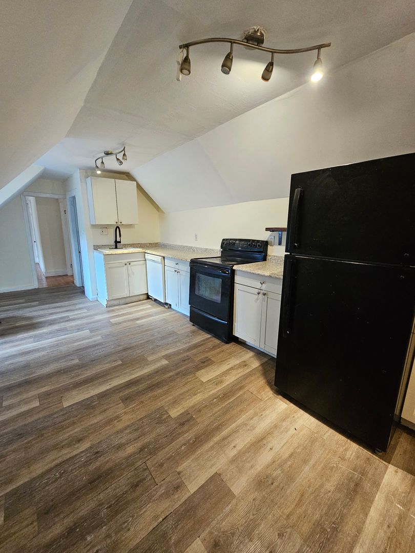 Manchester Apartment: 605 Hall St