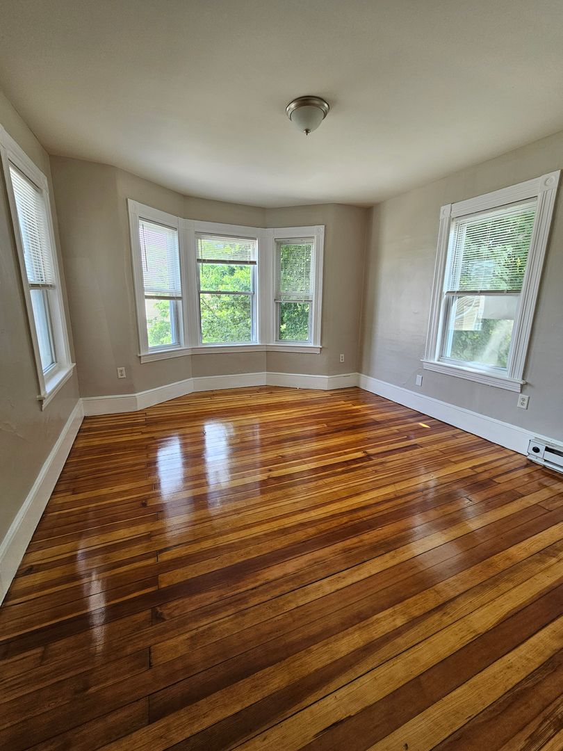 Manchester Apartment: 185-187 Grove St