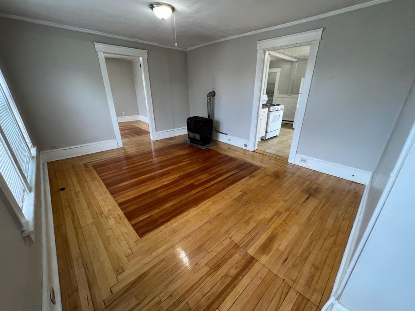 Manchester Apartment: 109 Rosedale Ave