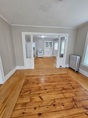 All Utilities Included 2 bed 1 bath East Side Neighborhood Apartment – photo 1
