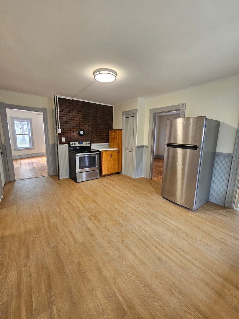Manchester Apartment: 668-670 Harvard St