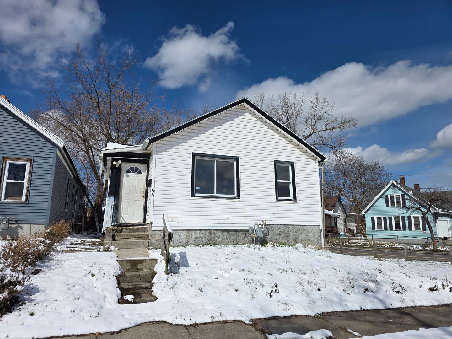 Rochester House: 95 Hollister St