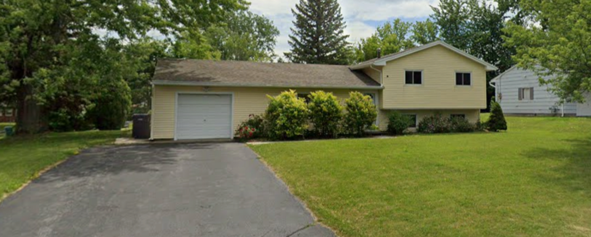 Rochester House: 32 Golden Rod Lane