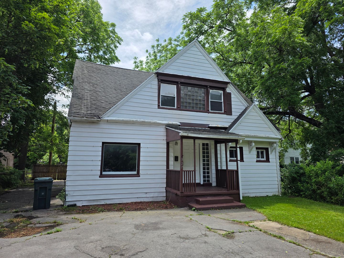 Rochester House: 327 Glenwood Avenue